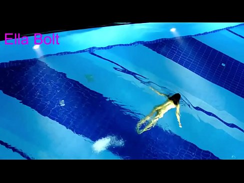 ❤️ Ik kin net ophâlde te sjen, jonge blonde fongen neaken swimmen yn ELLA BOLT resort pool ❤❌ Slutsen op fy.risegame.top ☑