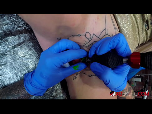 ❤️ Ekstreem tattooed hottie Sully Savage krige in tattoo op har klitoris ❤❌ Slutsen op fy.risegame.top ☑